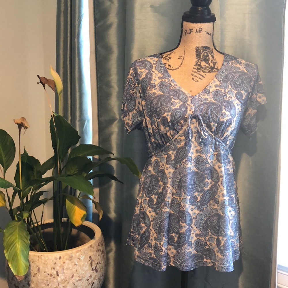 Adorable paisley maternity top